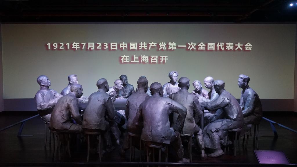 缅怀先烈牢记使命开启新征程人文学院师生党员瞻仰中共一大会址